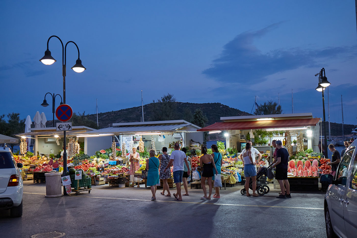 Evening fruit market